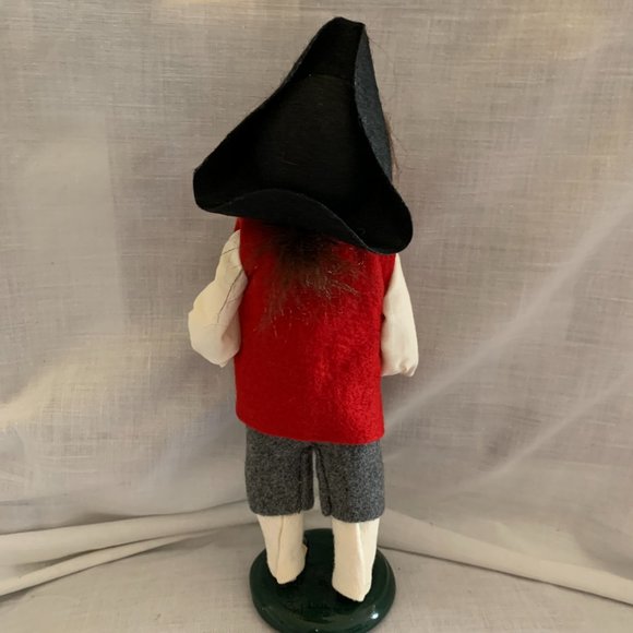 Byer's Choice 2002 Williamsburg Carolers Boy with Stack of Wood - Picture 5 of 7